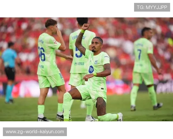 巴萨年轻组合传递迅速精准,费明令人眼前一亮 巴萨年轻组合传递迅速精准,费明令人眼前一亮