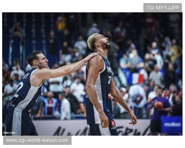 怀特攻防两端存在感拉满 怀特攻防两端存在感拉满